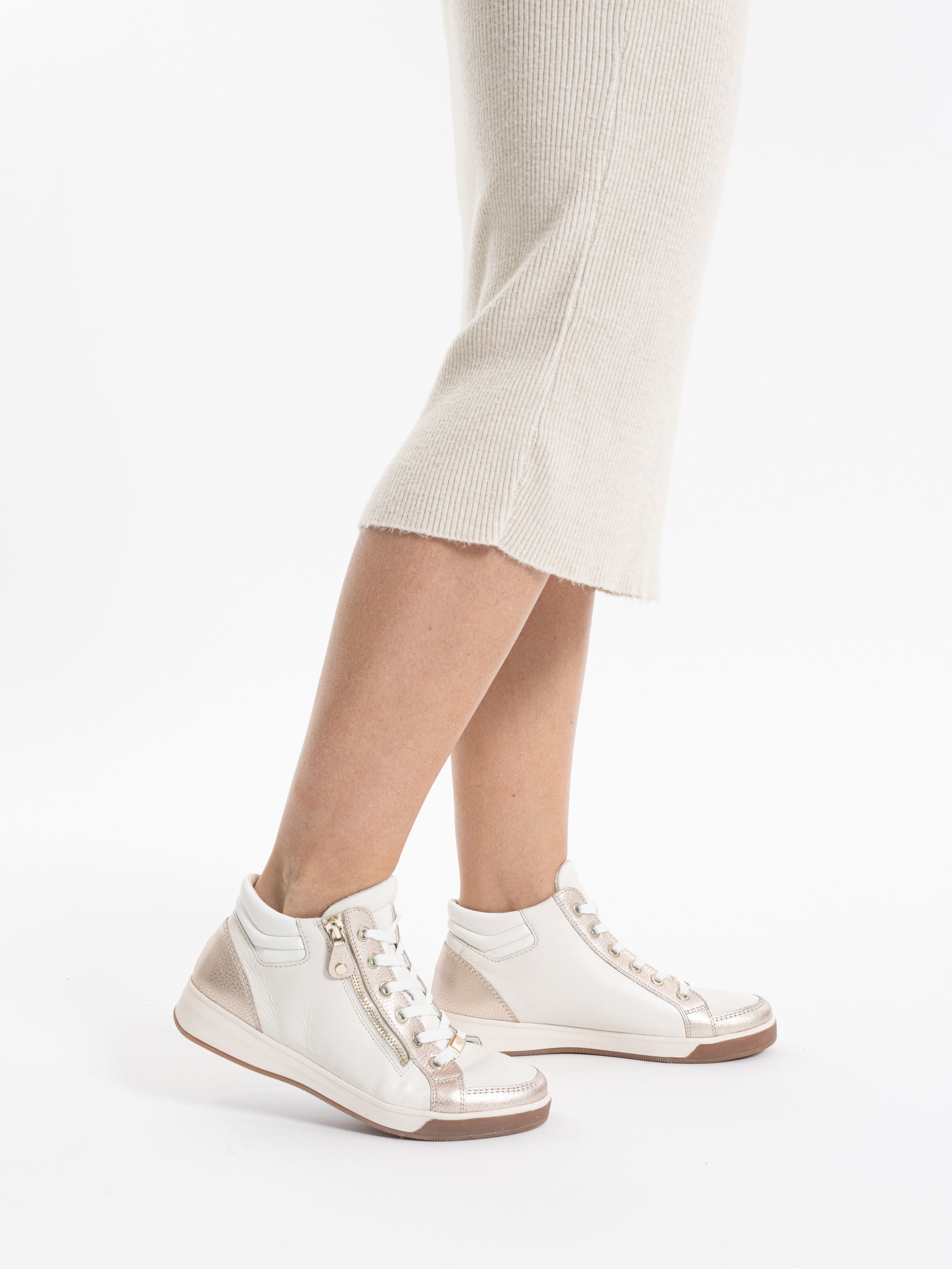 Sneaker Rom sand